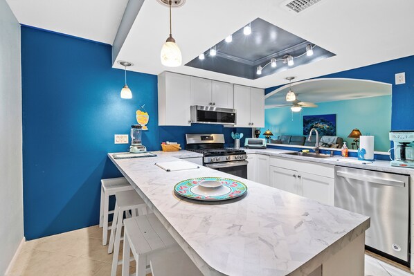 Réfrigérateur, micro-ondes, four, lave-vaisselle