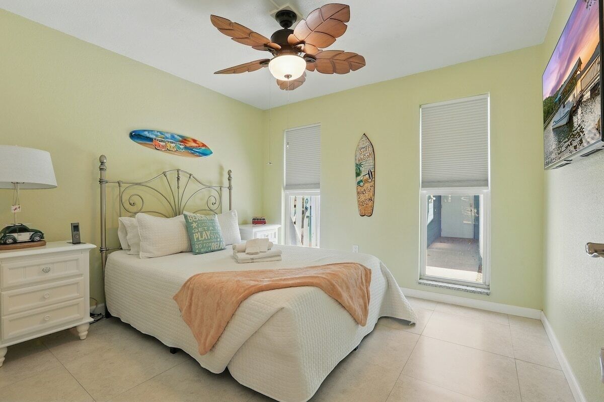 3 bedrooms, iron/ironing board, bed sheets