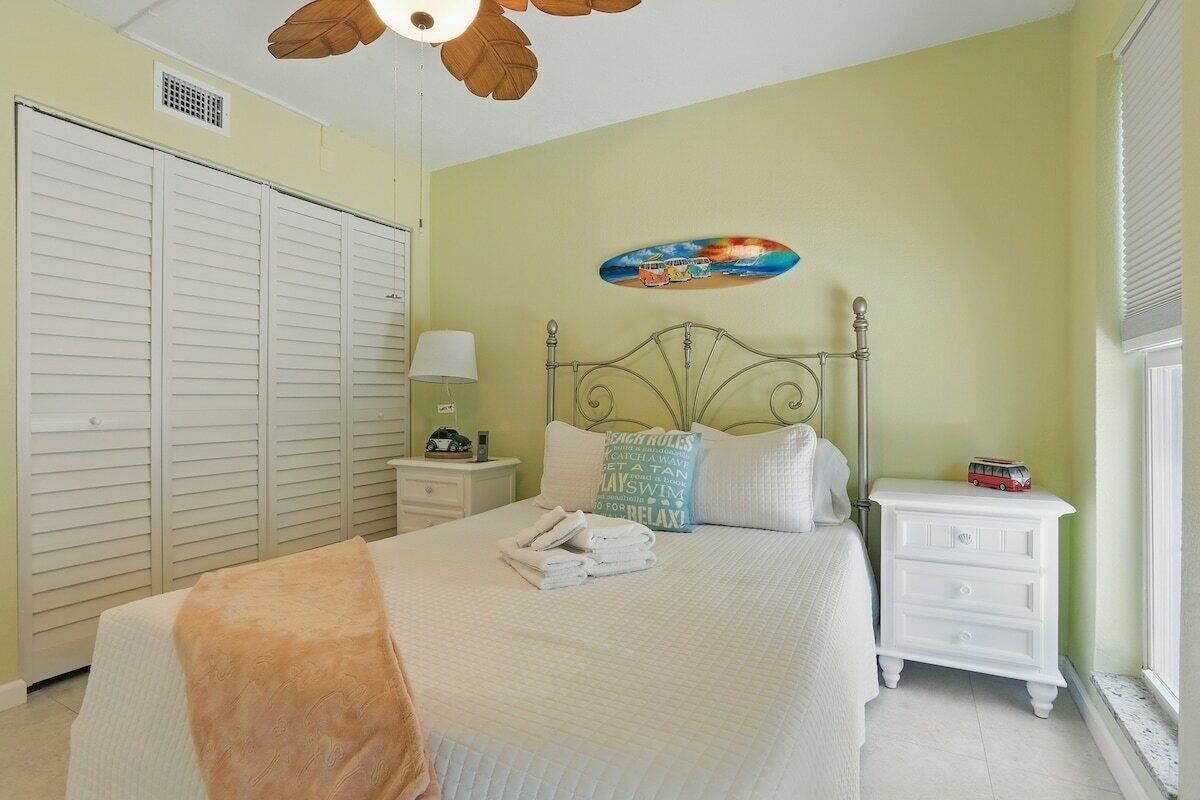 3 bedrooms, iron/ironing board, bed sheets