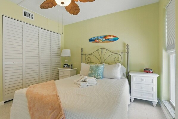 3 bedrooms, iron/ironing board, bed sheets