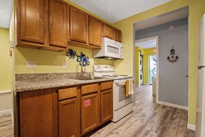 Réfrigérateur, micro-ondes, four, lave-vaisselle