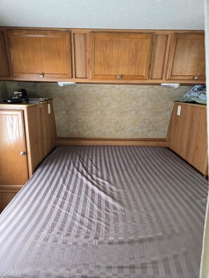 1 habitación y ropa de cama