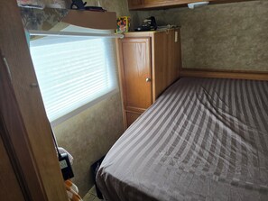 1 habitación y ropa de cama 