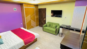 1 bedroom, travel crib, WiFi, bed sheets