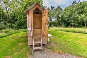 Bathroom - Bell Tent in North Devon Near Stunning Beaches (Ilfracombe)