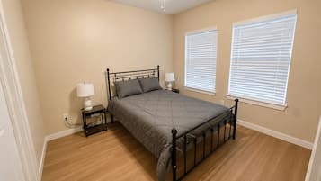 2 bedrooms, iron/ironing board, free WiFi, bed sheets