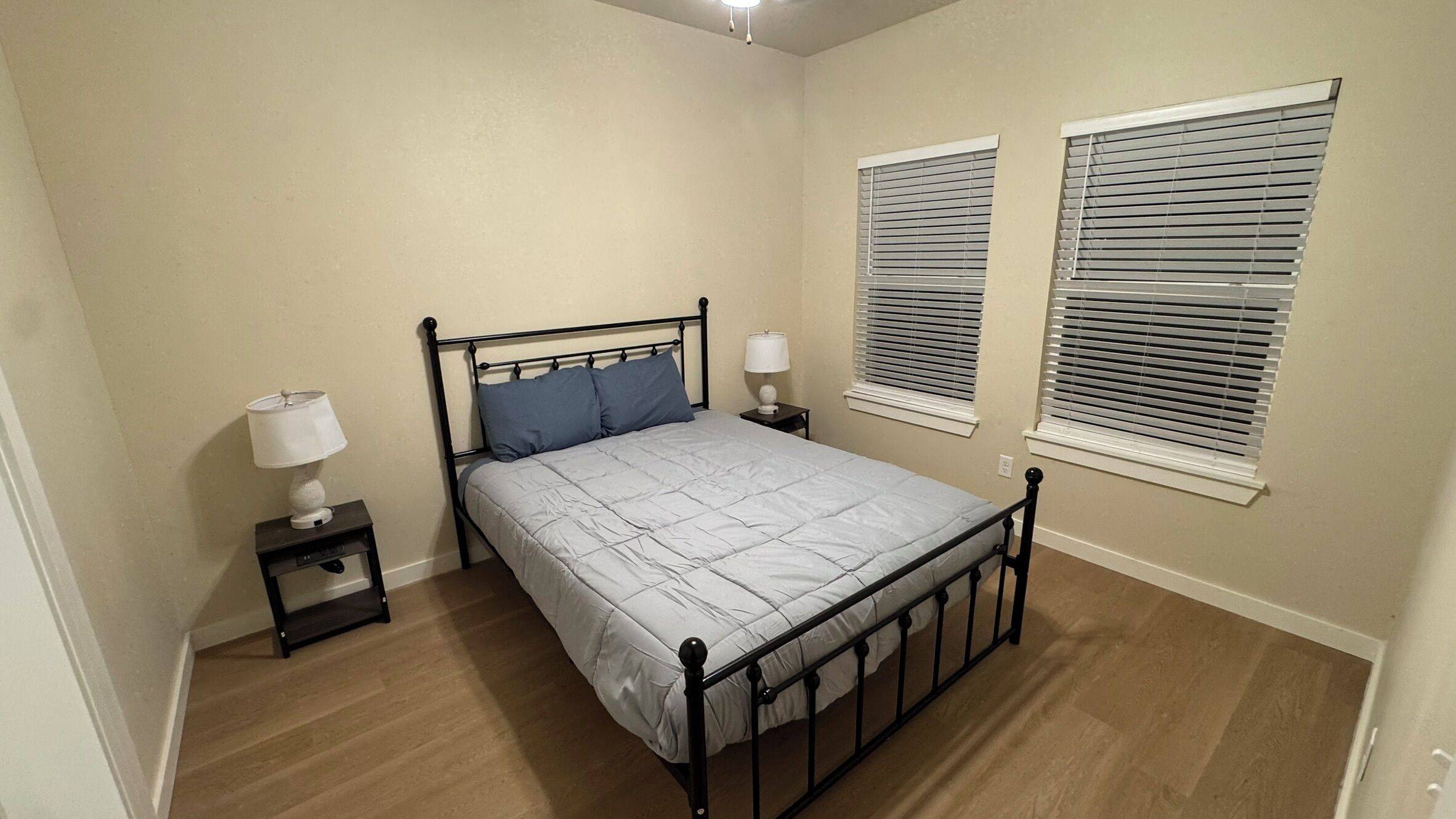 2 habitaciones, tabla de planchar con plancha y wifi gratis 