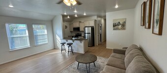 Charming 2-bedroom house with WiFi, AC in wonderful Chickasha