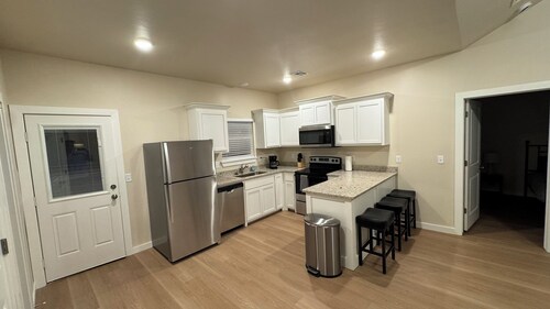 Charming 2-bedroom house with WiFi, AC in wonderful Chickasha