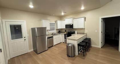 Charming 2-bedroom house with WiFi, AC in wonderful Chickasha