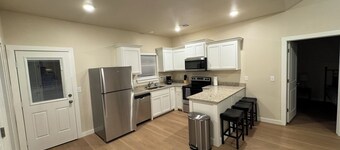 Charming 2-bedroom house with WiFi, AC in wonderful Chickasha