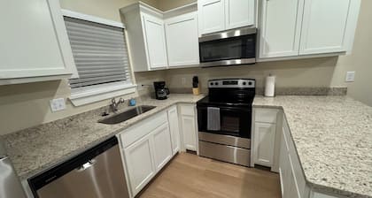 Charming 2-bedroom house with WiFi, AC in wonderful Chickasha