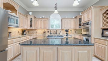 Micro-ondas, fogão, cooktop, lava-louças