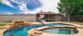 Right at Home-Midland Sprawling Ranch House with Pool Cabana and Playground