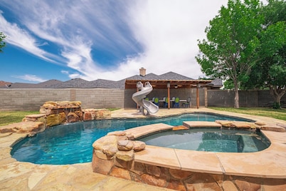 Right at Home-Midland Sprawling Ranch House with Pool Cabana and Playground