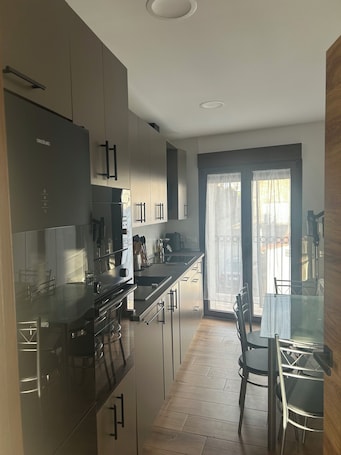 Fridge, microwave, oven, stovetop. Charming and cozy house, ideal for family trips or groups of friends.