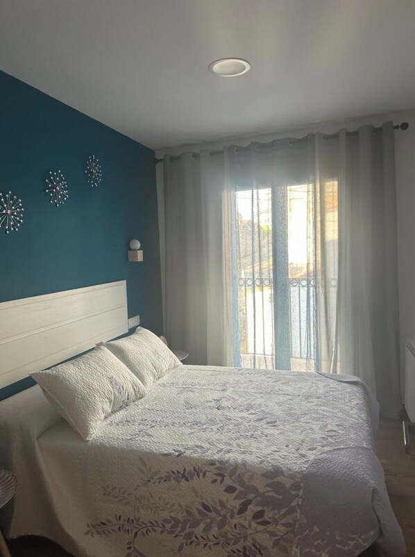4 bedrooms, iron/ironing board, travel cot, free WiFi