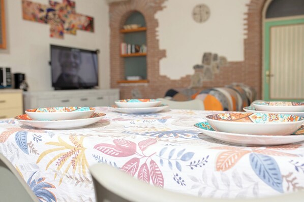 家庭公寓, 庭院景观 | 私人厨房 | 大冰箱、微波炉、烤箱、炉灶