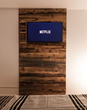 1 habitación, escritorio, tabla de planchar con plancha y wifi