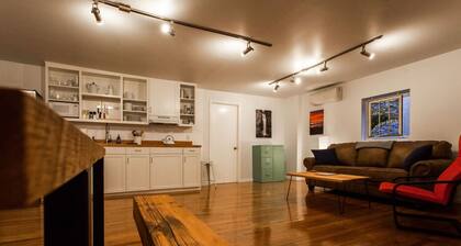 BrewPub Bungalow #2: Clean, Comfortable, Spacious