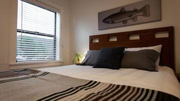 1 bedroom, desk, iron/ironing board, WiFi