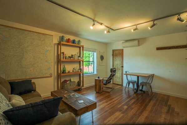 Living area - BrewPub Bungalow #1: Clean, Comfy, Convenient! (Oakridge)