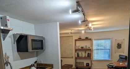 BrewPub Bungalow #1: Clean, Comfy, Convenient!