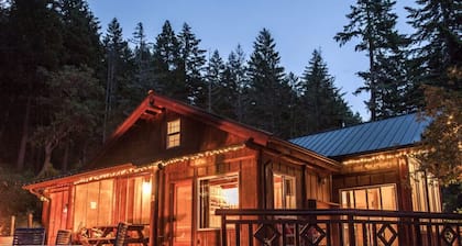 Best Location in Oakridge: Lake and Mountain Views