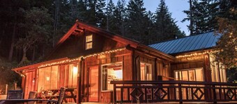 Best Location in Oakridge: Lake and Mountain Views