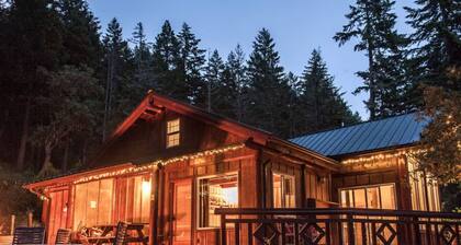 Best Location in Oakridge: Lake and Mountain Views