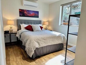 1 dormitorio, tabla de planchar con plancha, wifi y ropa de cama