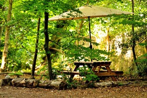 Chalet | Balcony - Romantic Glamping Woodland Escape, No Deposit (Newbury)