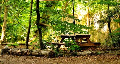 Romantic Glamping Woodland Escape, No Deposit