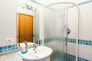 Shower, hair dryer, bidet, towels - Eye On Lake Como - Breva Collections (Como)
