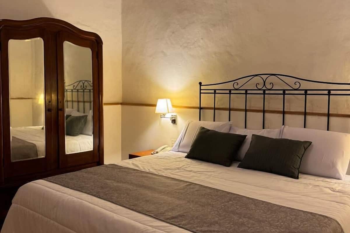 Deluxe Room | In-room safe, desk, soundproofing, iron/ironing board