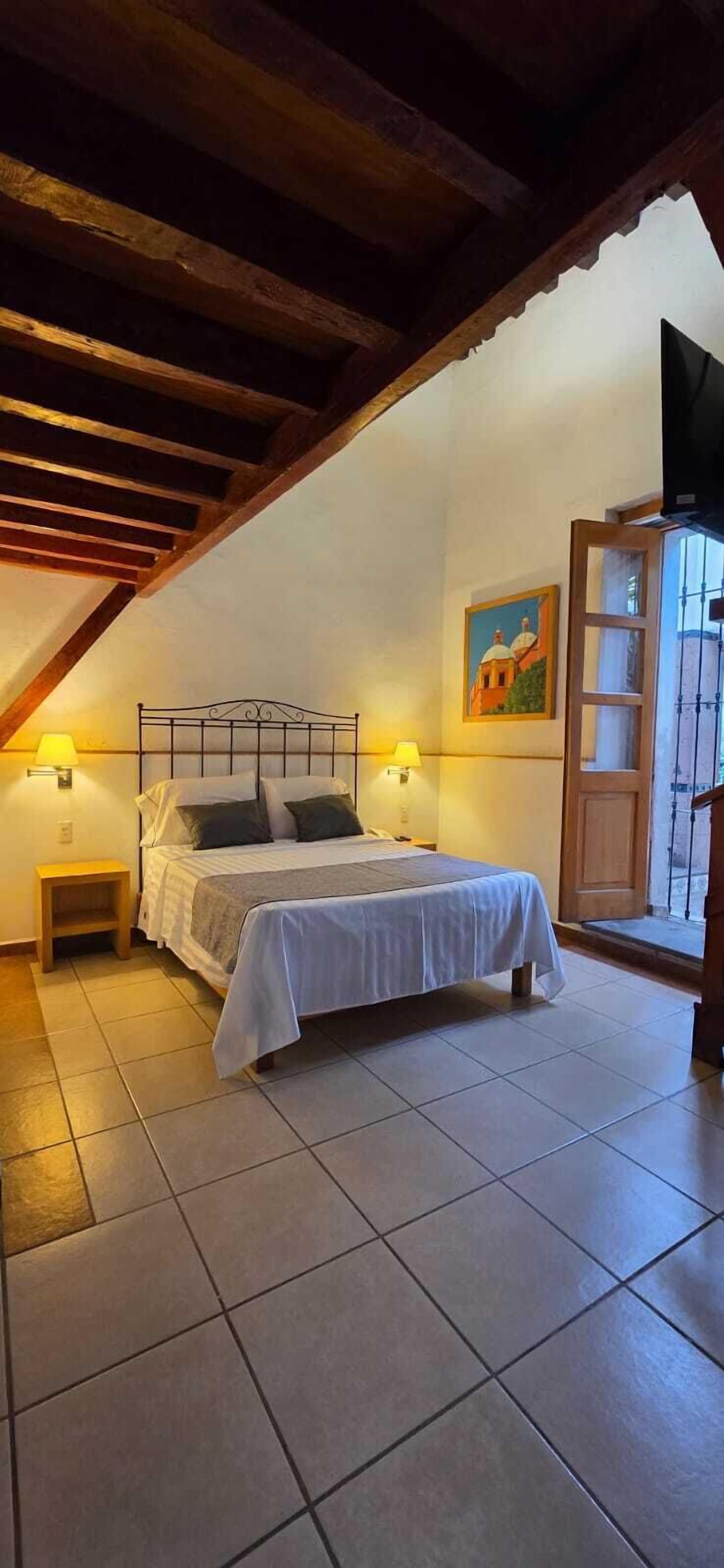 Estudi en suite | Caixa forta a l'habitació, escriptori i habitacions insonoritzades 