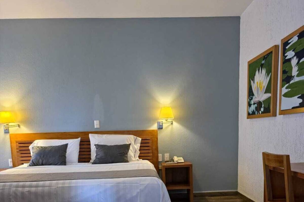 Suite | In-room safe, desk, soundproofing, iron/ironing board