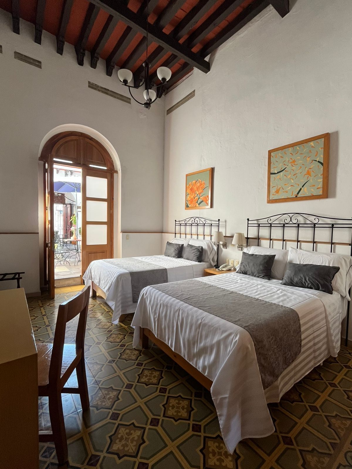 雙人房 | 客房內保險箱、書桌、隔音、熨斗/熨衣板