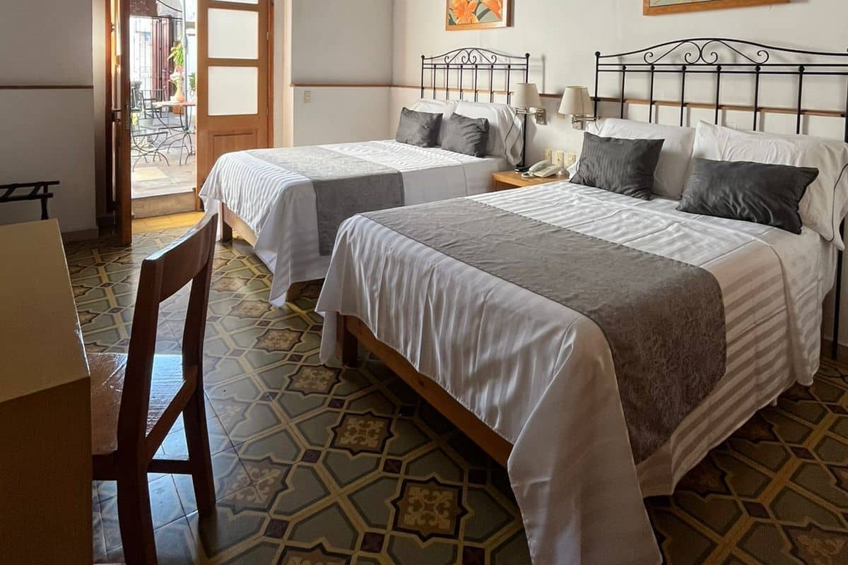 Habitación doble | Caja de seguridad en la habitación, escritorio y insonorización