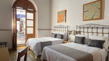 Habitación doble | Caja fuerte, escritorio, sistema de insonorización