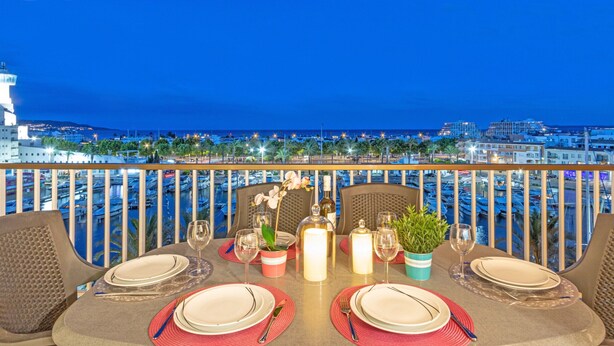 Apartment | Outdoor dining - Apartment in Empuriabrava With Sea Views (Castello d'Empuries)