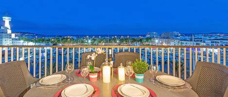 Apartment | Outdoor dining