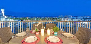 Outdoor dining - 3-bedroom Apartment With sea View (Castello d'Empuries)