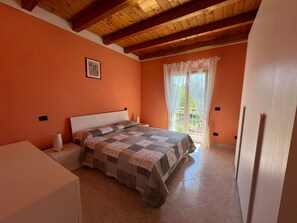 2 camere, ferro/asse da stiro, Wi-Fi gratuito