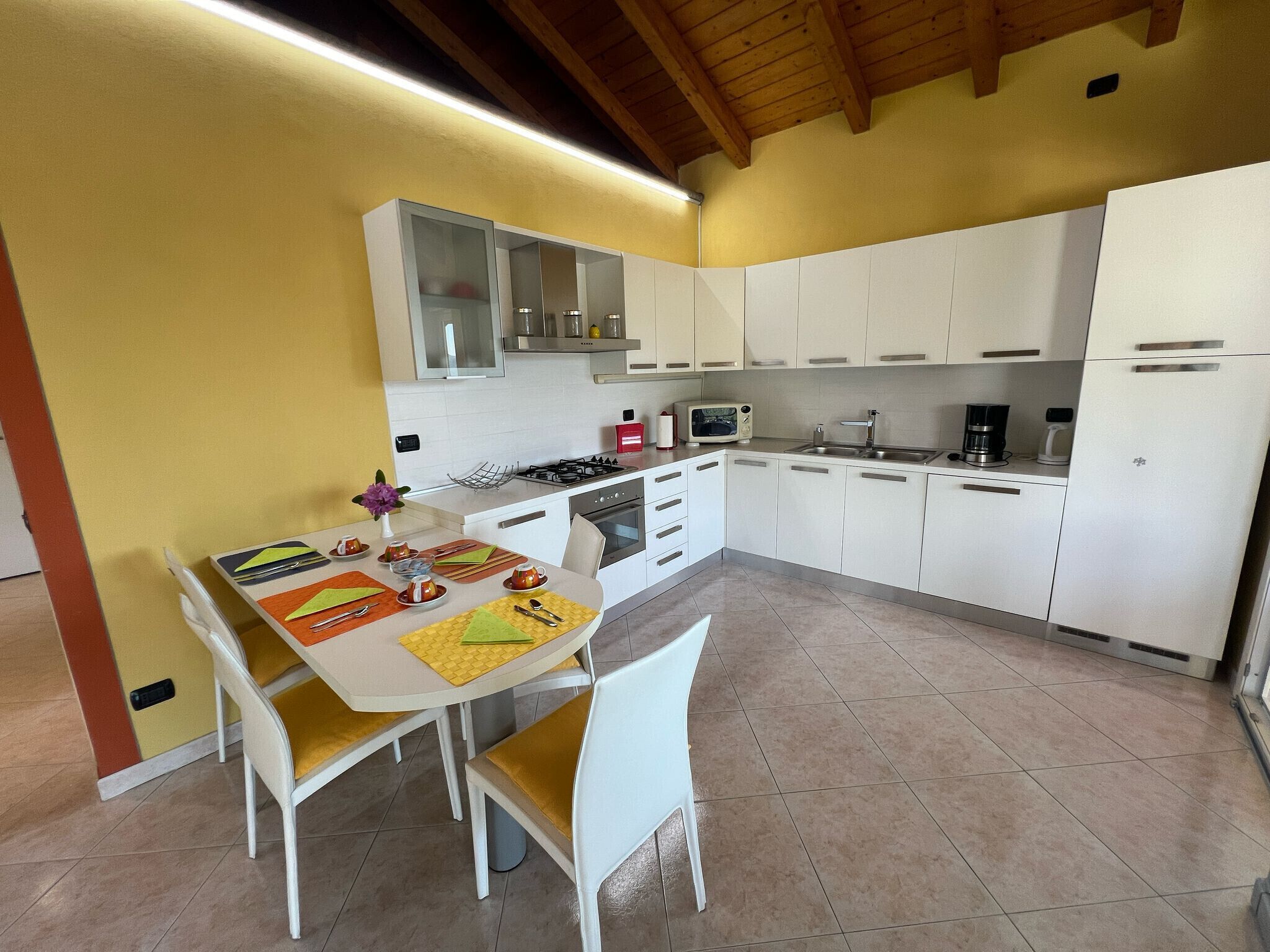 Frigorifero, microonde, forno, lavastoviglie