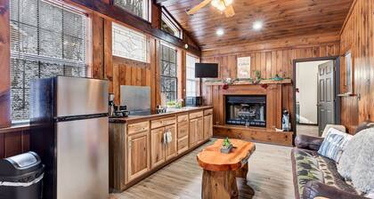 Creek Cabin w/Hot Tub & Pond