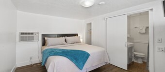 Atomic #7 I Downtown I Historic I Trailer Parking