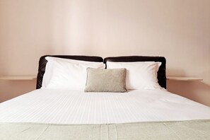 2 bedrooms, in-room safe, iron/ironing board, free WiFi