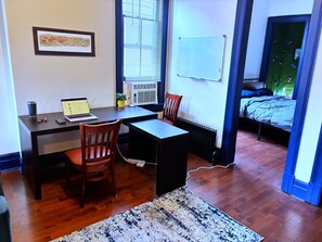 3 camere, una scrivania, ferro/asse da stiro, Wi-Fi gratuito