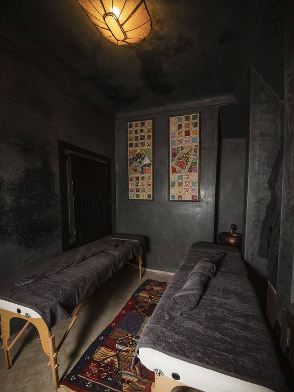 Phòng xông hơi, khu tắm bùn, dịch vụ massage